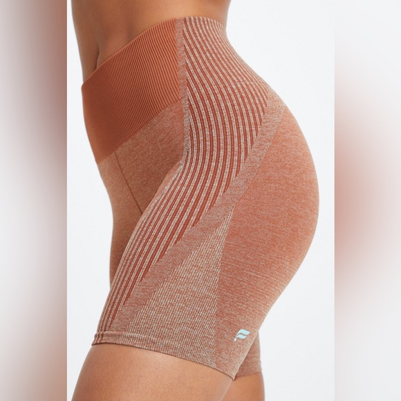 NWT Fabletics Ombre Seamless Ultra High-Waisted 6" Short and Top - Picture 7 of 7